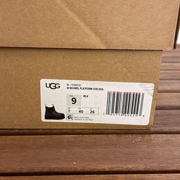 UGG Neumel Platform Chelsea Boots Black Women Size 9 - Picture 14 of 15